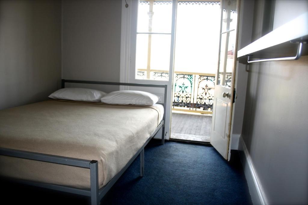 Glenelg Beach Hostel الغرفة الصورة