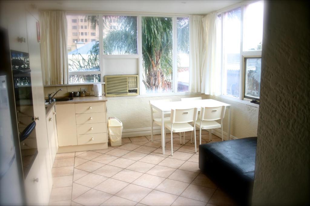 Glenelg Beach Hostel الغرفة الصورة